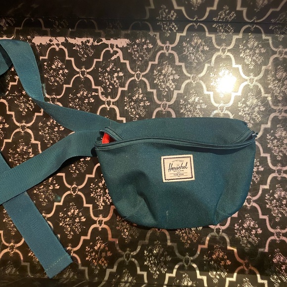 Herschel Supply Company Handbags - Herschel Fanny pack